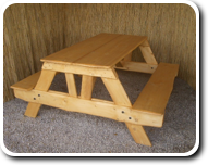 Egyszerű asztal padokkal egybeépítve 02-1657