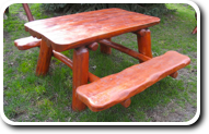 Kis asztal padokkal egybeépítve 02-1664